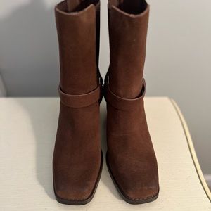 Brown suede boots from Urban Outfitters - size 8 - Never worn!